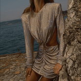 Rose Riviera – Rückenfreies Minikleid mit Rautenmuster